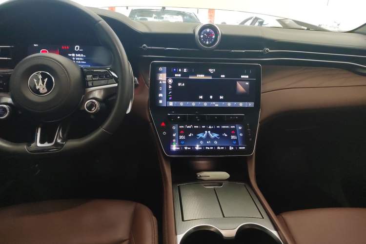 Used Maserati Grecale 2023 2.0T GT Audio And AC Panel