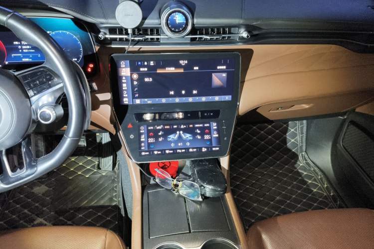 Used Maserati Grecale 2023 2.0T GT Audio And AC Panel