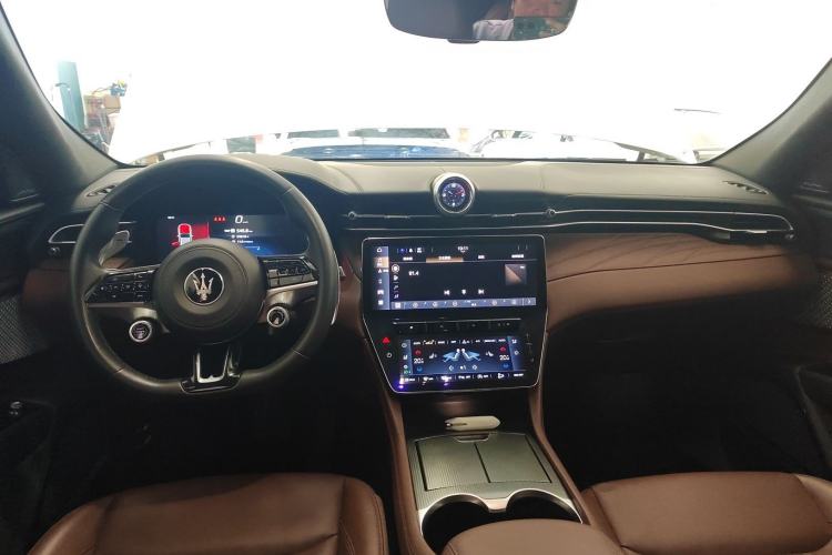 Used Maserati Grecale 2023 2.0T GT Center Console