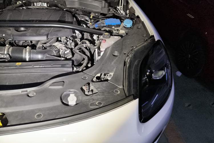 Used Maserati Grecale 2023 2.0T GT Engine Bay Left