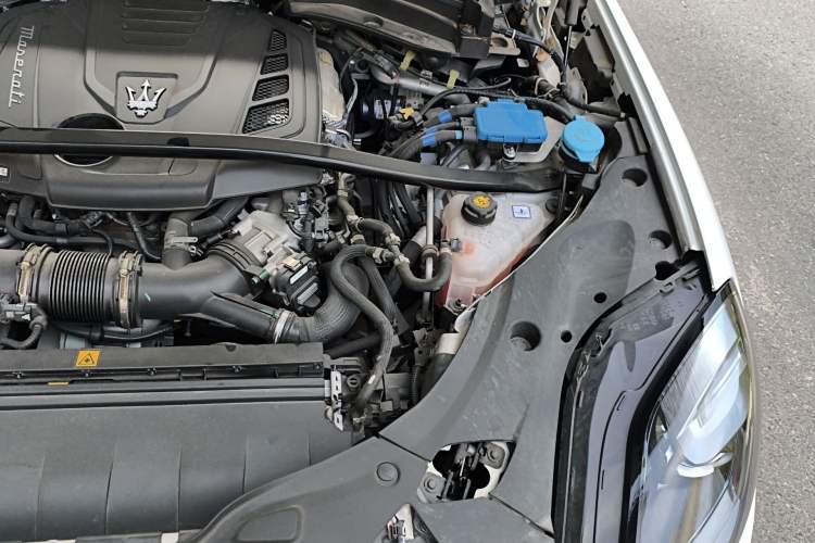 Used Maserati Grecale 2023 2.0T GT Engine Bay Left