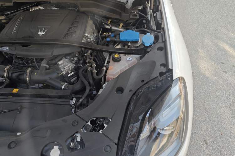 Used Maserati Grecale 2023 2.0T GT Engine Bay Left