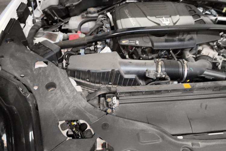 Used Maserati Grecale 2023 2.0T Flying White Special Edition Engine Bay Right