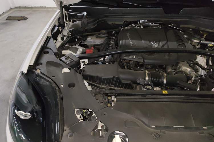 Used Maserati Grecale 2023 2.0T GT Engine Bay Right