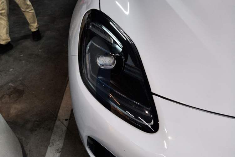 Used Maserati Grecale 2023 2.0T Flying White Special Edition Right Front Headlight