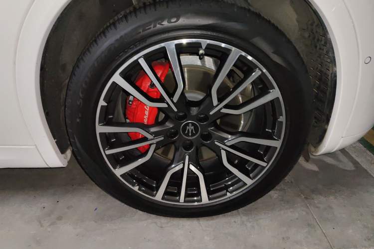 Used Maserati Grecale 2023 2.0T GT Right Front Wheel Hub