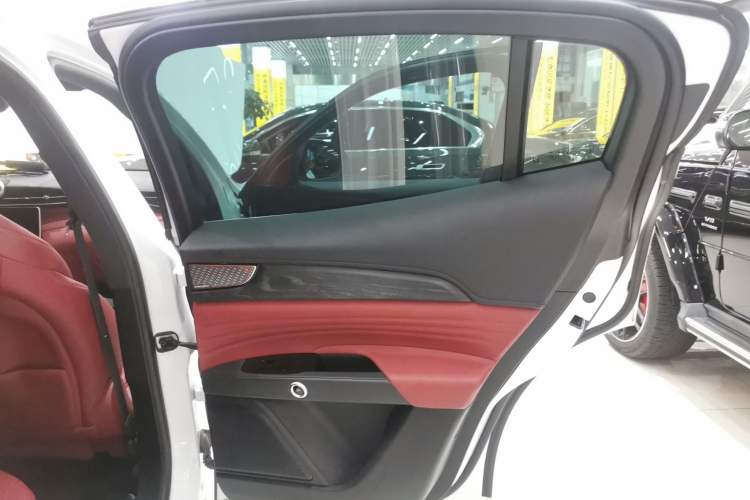 Used Maserati Grecale 2023 2.0T GT Right Rear Door Interior