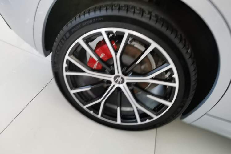 Used Maserati Grecale 2023 2.0T GT Right Rear Wheel Hub