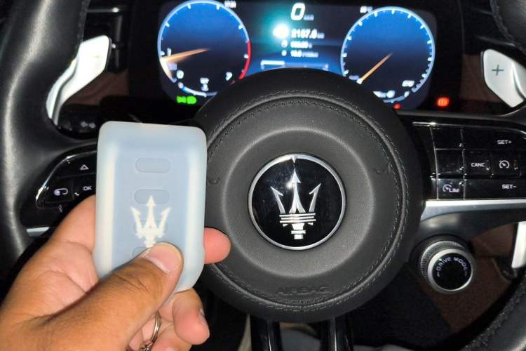 Used Maserati Grecale 2023 2.0T Flying White Special Edition Vehicle Key