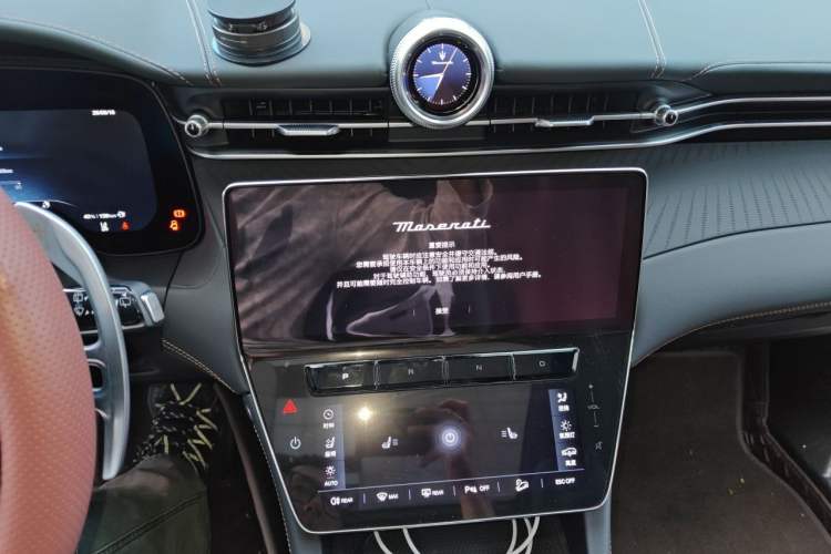 Used Maserati Grecale New Energy 2024 Folgore Audio And AC Panel