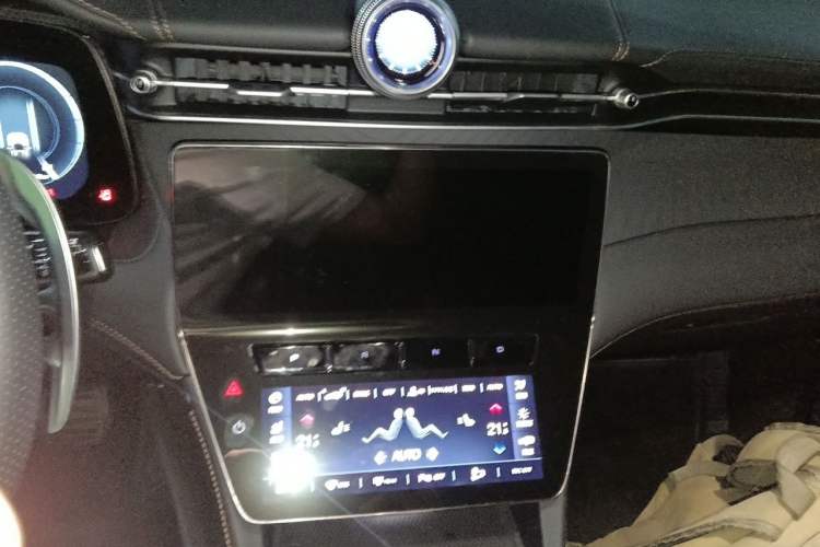 Used Maserati Grecale New Energy 2025 Folgore Audio And AC Panel