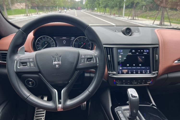 Used Maserati Levante 2022 2.0T GT Sharp Edition Audio And AC Panel