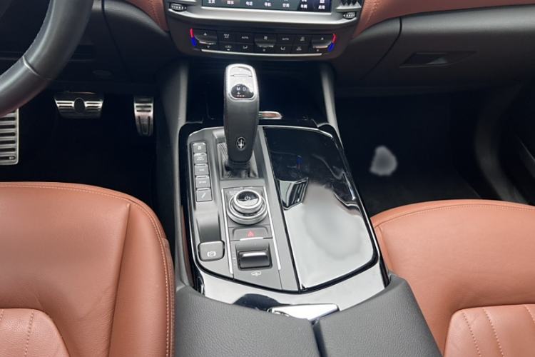 Used Maserati Levante 2022 2.0T GT Sharp Edition Gear Lever