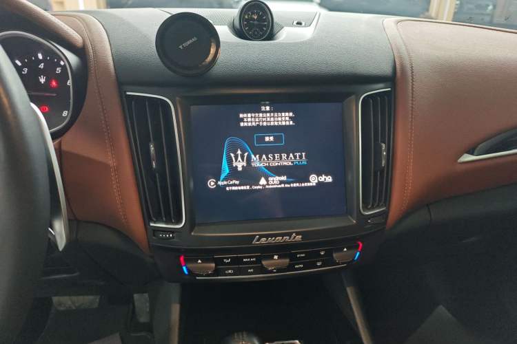 Used Maserati Levante 2016 3.0T Standard Edition Audio And AC Panel