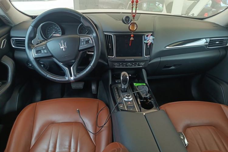Used Maserati Levante 2016 3.0T Standard Edition Center Console
