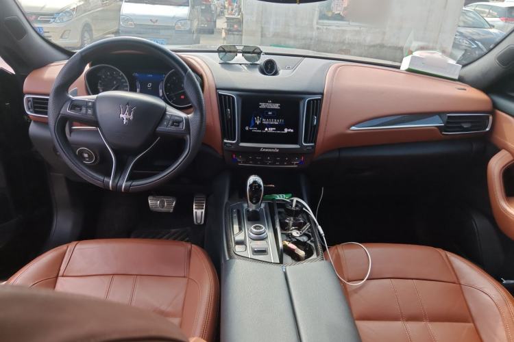 Used Maserati Levante 2016 3.0T Standard Edition Center Console