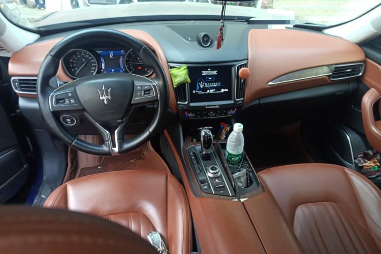 Used Maserati Levante 2016 3.0T Standard Edition Center Console