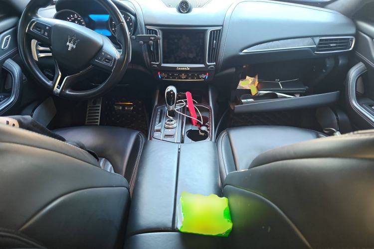 Used Maserati Levante 2016 3.0T Standard Edition Center Console