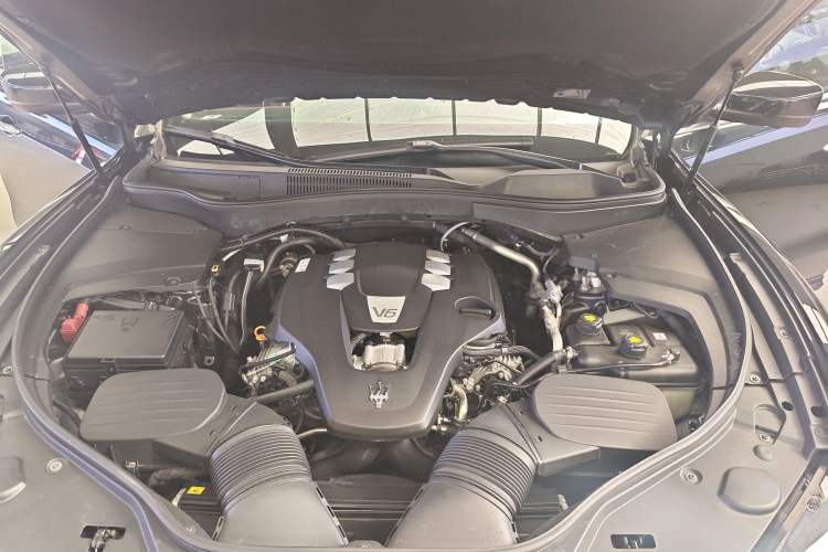 Used Maserati Levante 2016 3.0T Standard Edition Engine Bay