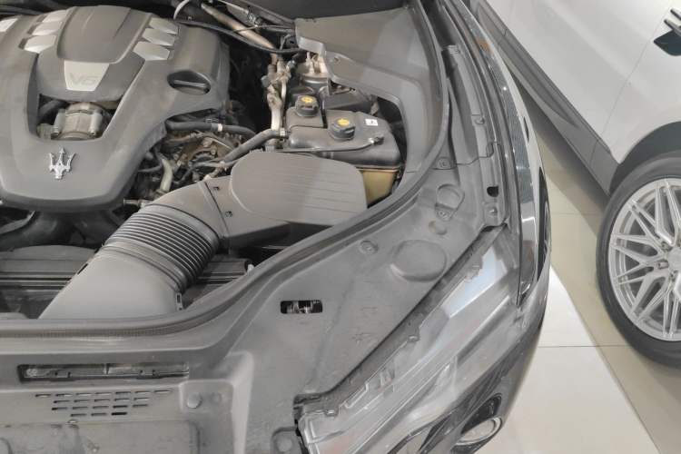 Used Maserati Levante 2016 3.0T Standard Edition Engine Bay Left