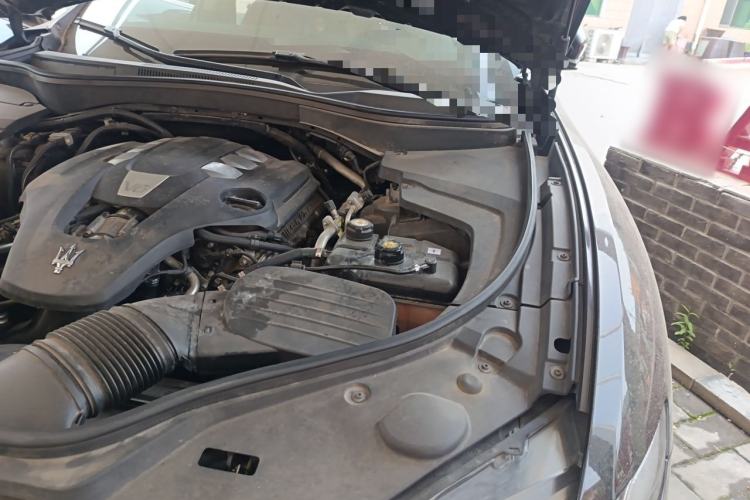 Used Maserati Levante 2016 3.0T Standard Edition Engine Bay Left