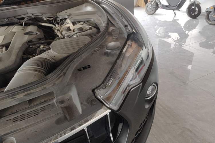 Used Maserati Levante 2016 3.0T Standard Edition Engine Bay Left