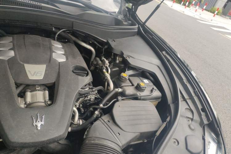 Used Maserati Levante 2016 3.0T Standard Edition Engine Bay Left