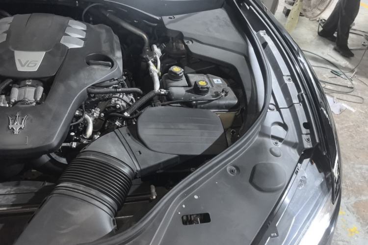 Used Maserati Levante 2016 3.0T Standard Edition Engine Bay Left
