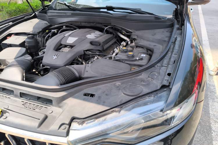 Used Maserati Levante 2016 3.0T Standard Edition Engine Bay Left