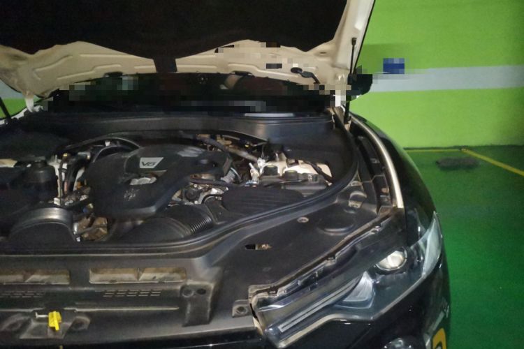 Used Maserati Levante 2016 3.0T Standard Edition Engine Bay Left