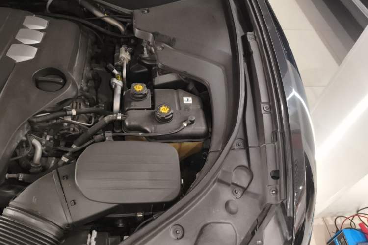 Used Maserati Levante 2016 3.0T Standard Edition Engine Bay Left