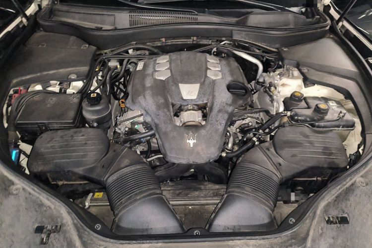 Used Maserati Levante 2016 3.0T Standard Edition Engine Bay