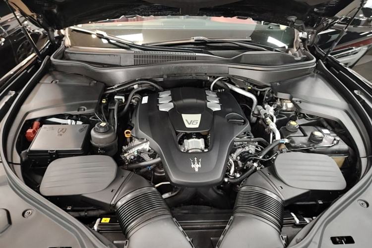 Used Maserati Levante 2016 3.0T Standard Edition Engine Bay