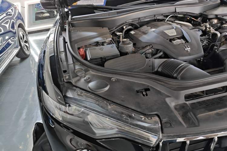 Used Maserati Levante 2016 3.0T Standard Edition Engine Bay Right