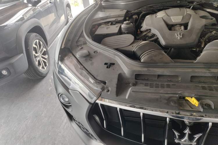 Used Maserati Levante 2016 3.0T Standard Edition Engine Bay Right