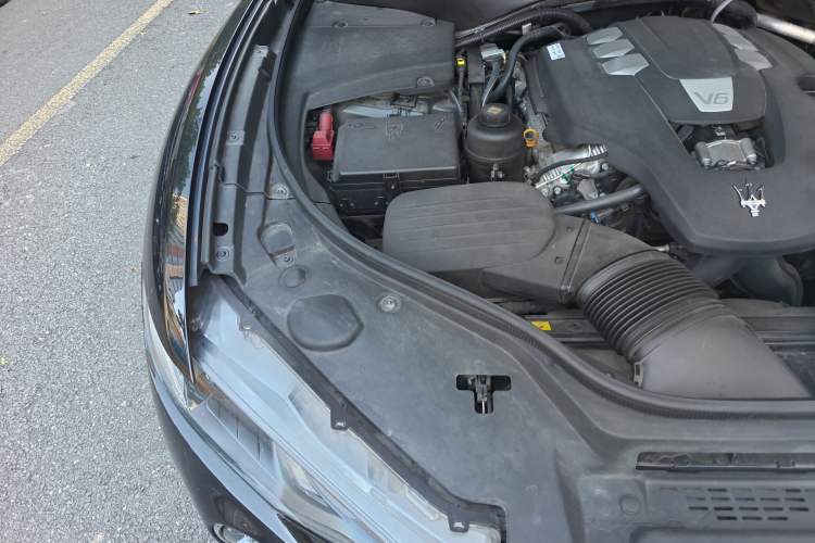 Used Maserati Levante 2016 3.0T Standard Edition Engine Bay Right