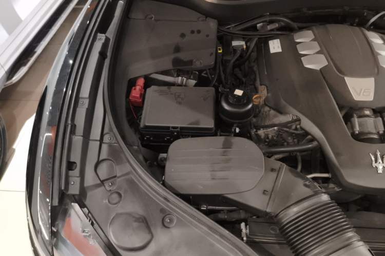 Used Maserati Levante 2016 3.0T Standard Edition Engine Bay Right