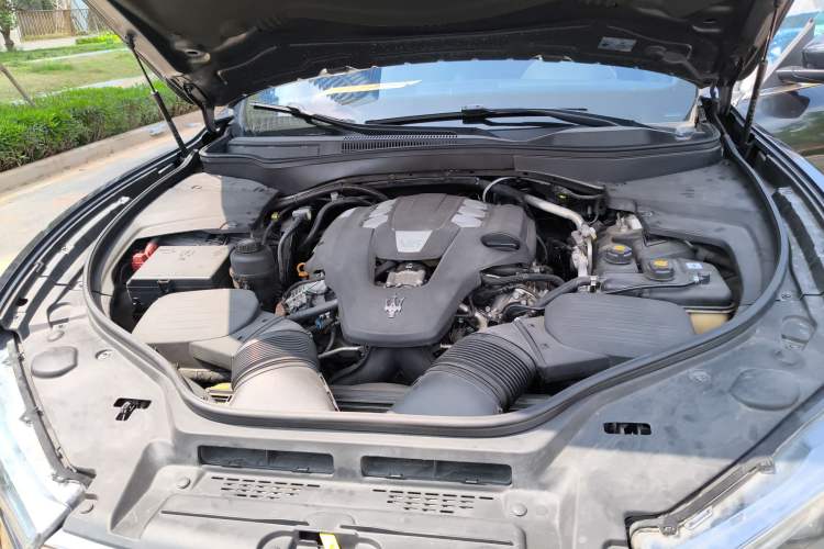 Used Maserati Levante 2016 3.0T Standard Edition Engine Bay