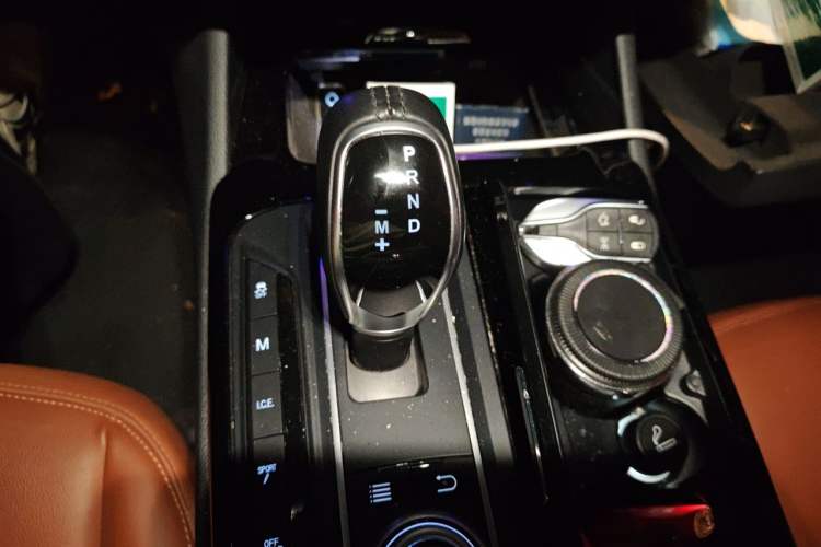 Used Maserati Levante 2016 3.0T Standard Edition Gear Lever