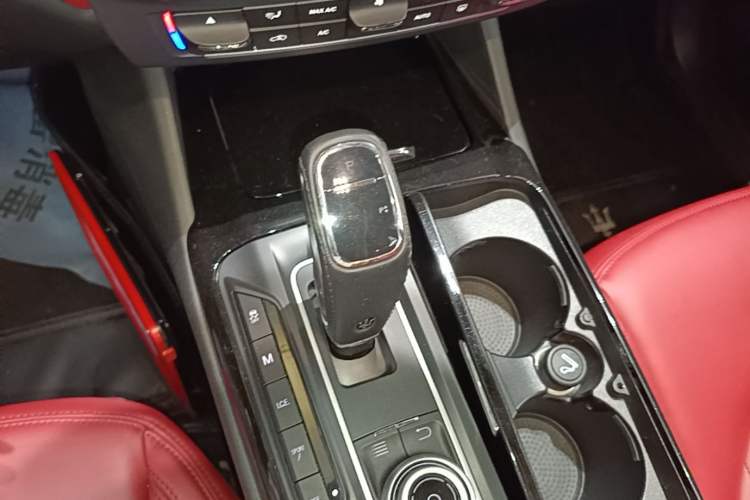 Used Maserati Levante 2016 3.0T Standard Edition Gear Lever