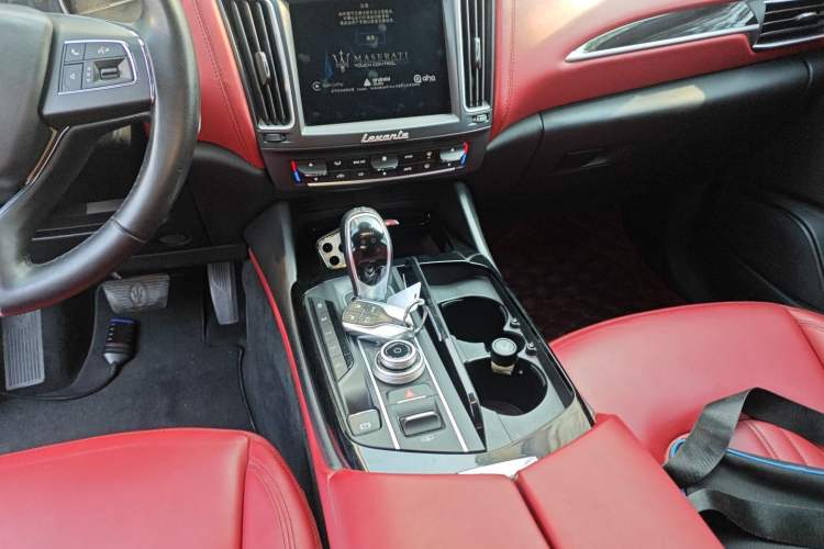 Used Maserati Levante 2016 3.0T Standard Edition Gear Lever