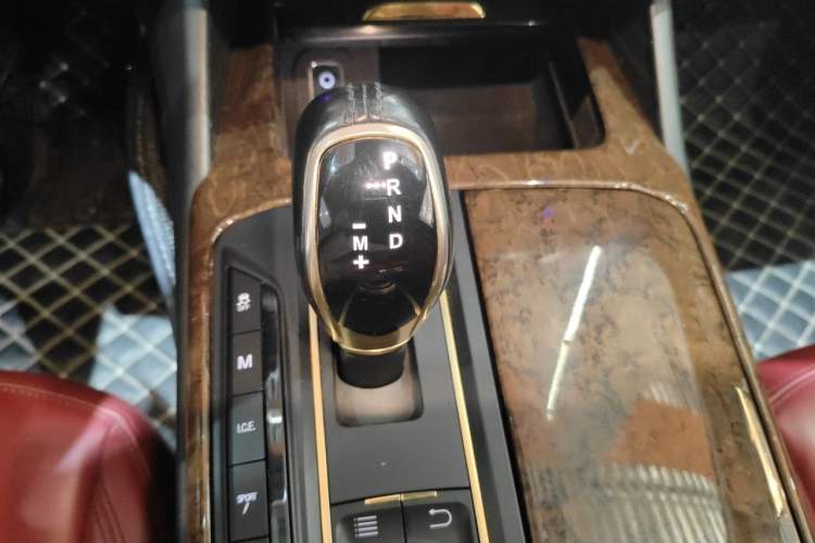 Used Maserati Levante 2016 3.0T Standard Edition Gear Lever