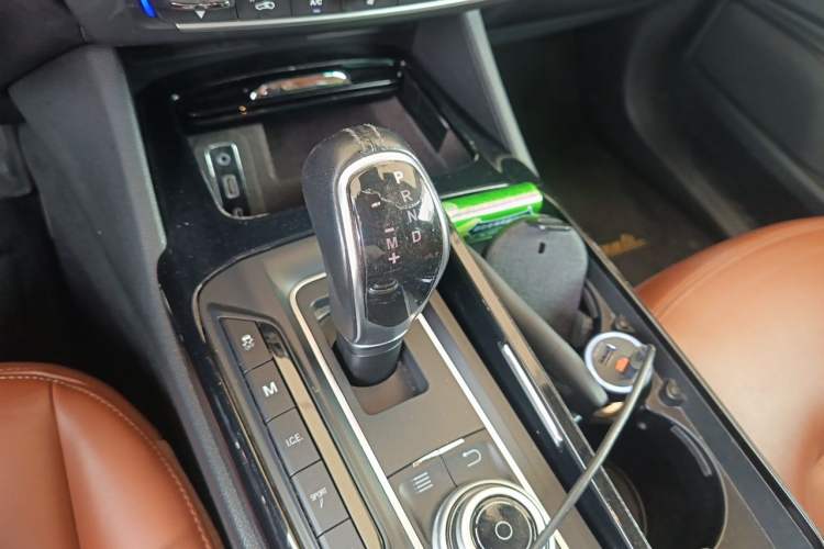 Used Maserati Levante 2016 3.0T Standard Edition Gear Lever