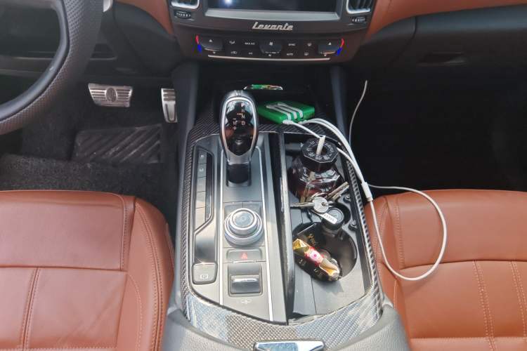 Used Maserati Levante 2016 3.0T Standard Edition Gear Lever