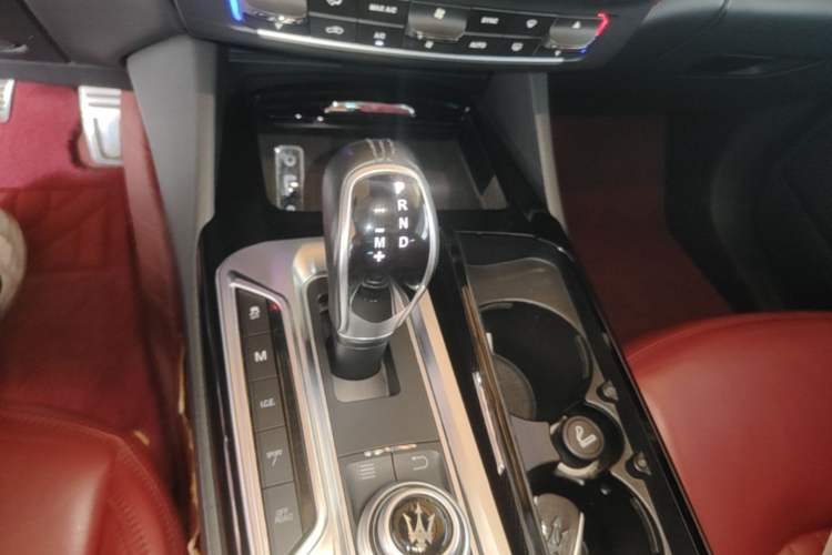 Used Maserati Levante 2016 3.0T Standard Edition Gear Lever