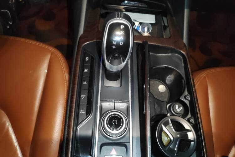 Used Maserati Levante 2016 3.0T Standard Edition Gear Lever