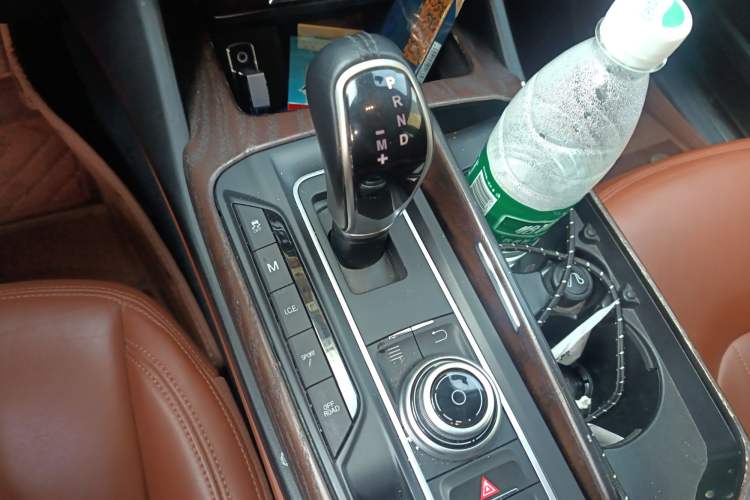 Used Maserati Levante 2016 3.0T Standard Edition Gear Lever