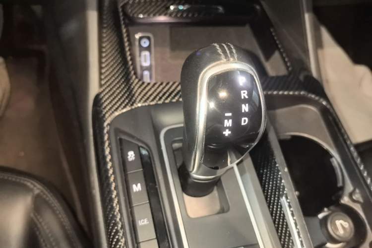 Used Maserati Levante 2016 3.0T Standard Edition Gear Lever