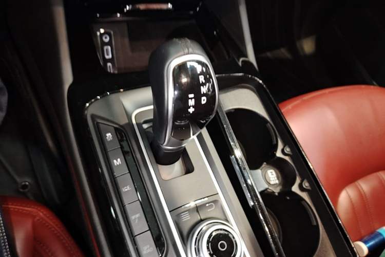 Used Maserati Levante 2016 3.0T Standard Edition Gear Lever