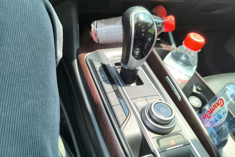Used Maserati Levante 2016 3.0T Standard Edition Gear Lever
